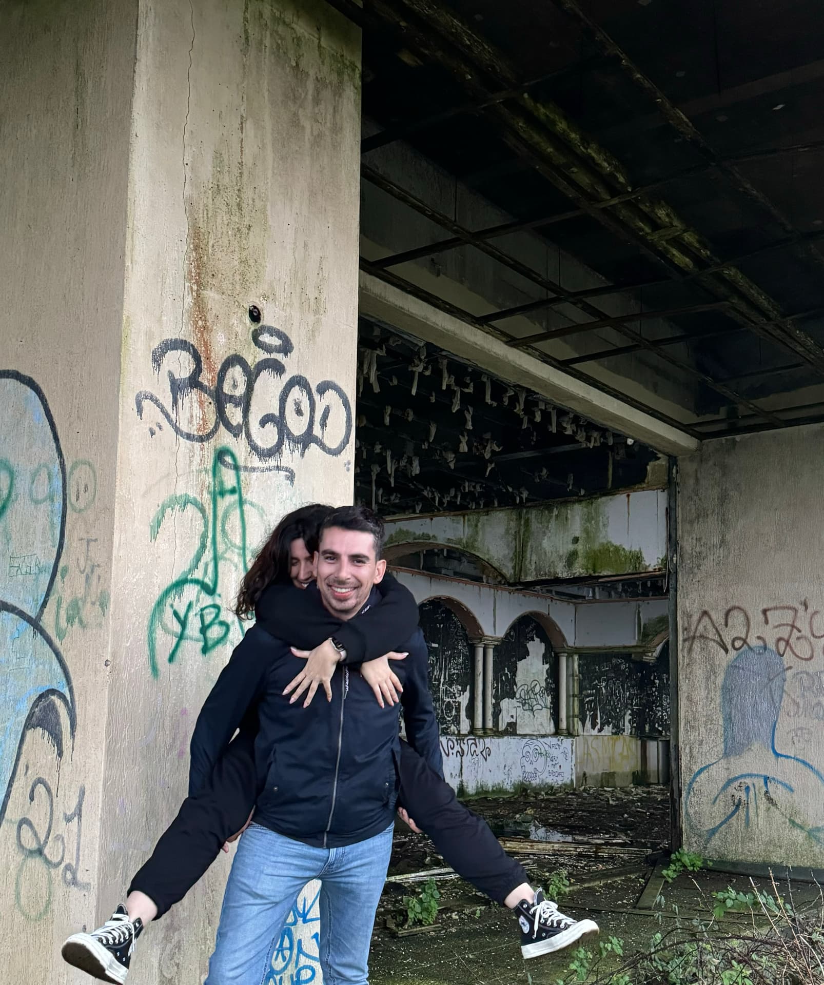 Two fun souls (Pedro and Nina) just enjoying this cool, abandoned place in the Azores.
